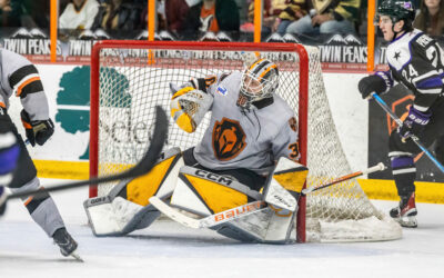 Duris Stops 26, Warriors Score Three Straight in 3-1 Win